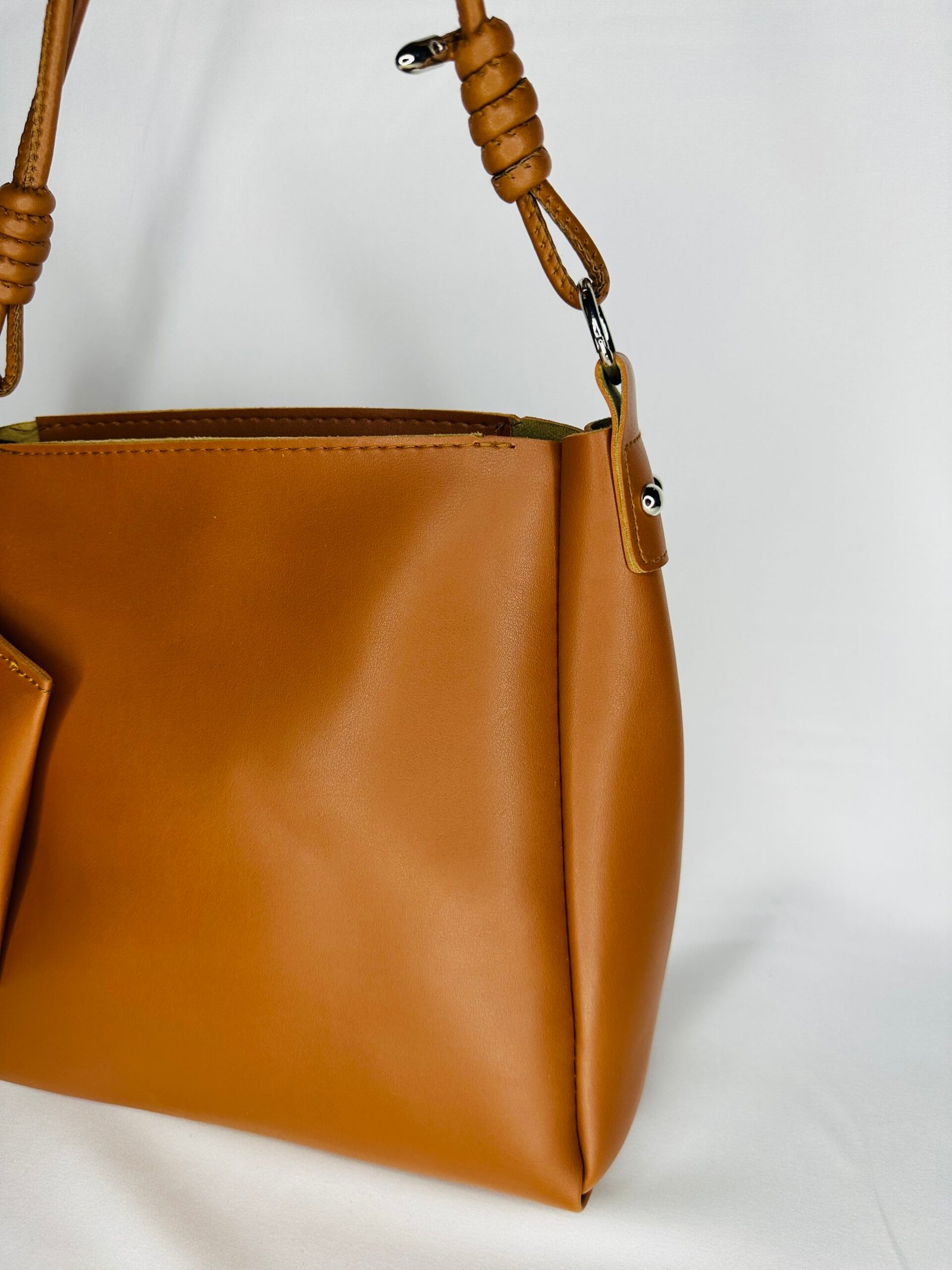 Stylish Brown Leather Handbag - Image 3