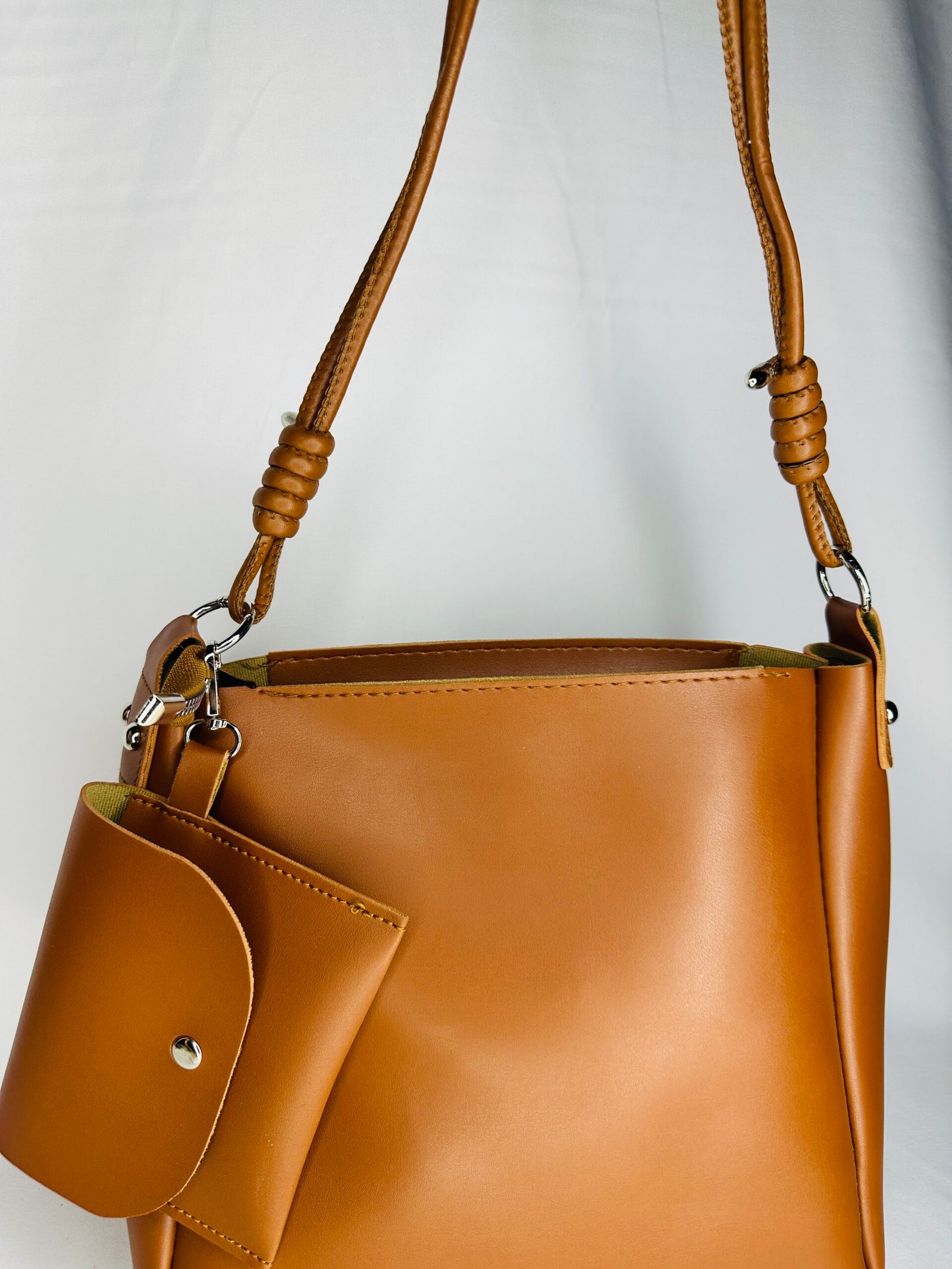 Stylish Brown Leather Handbag - Image 4